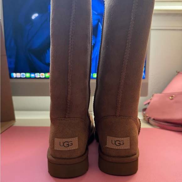 Classic Tall Uggs - Picture 8 of 11